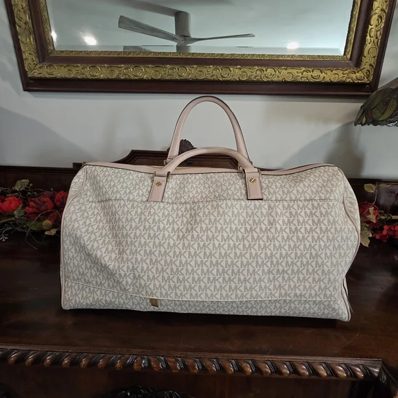 Michael Kors Beige and Pink Travel Bag - Picture 6 of 8